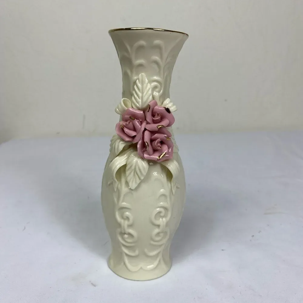 Elegant Ivory Porcelain vase w/pink roses and gold trim